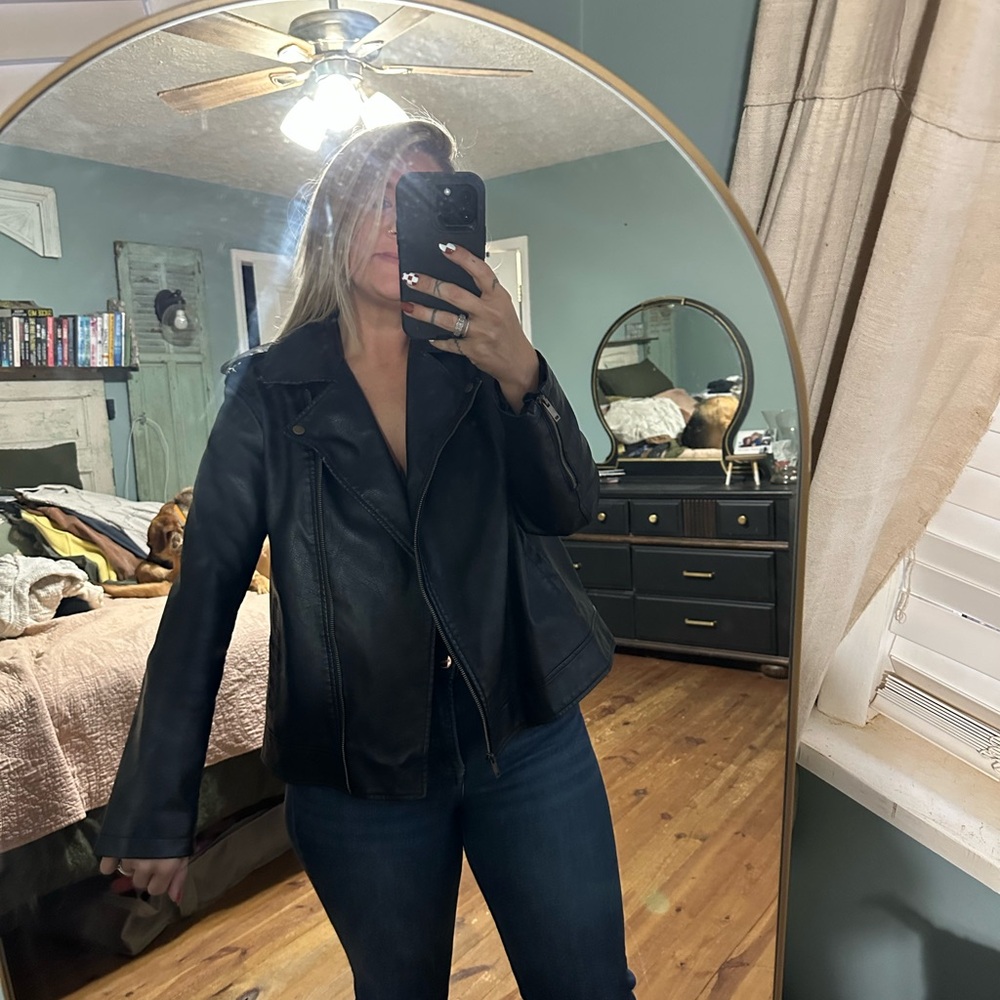 Universal Thread Women's Black Leather Jacket